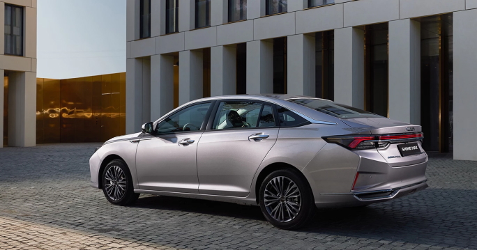 Dongfeng Shine Max от 12 900 Р./мес*.